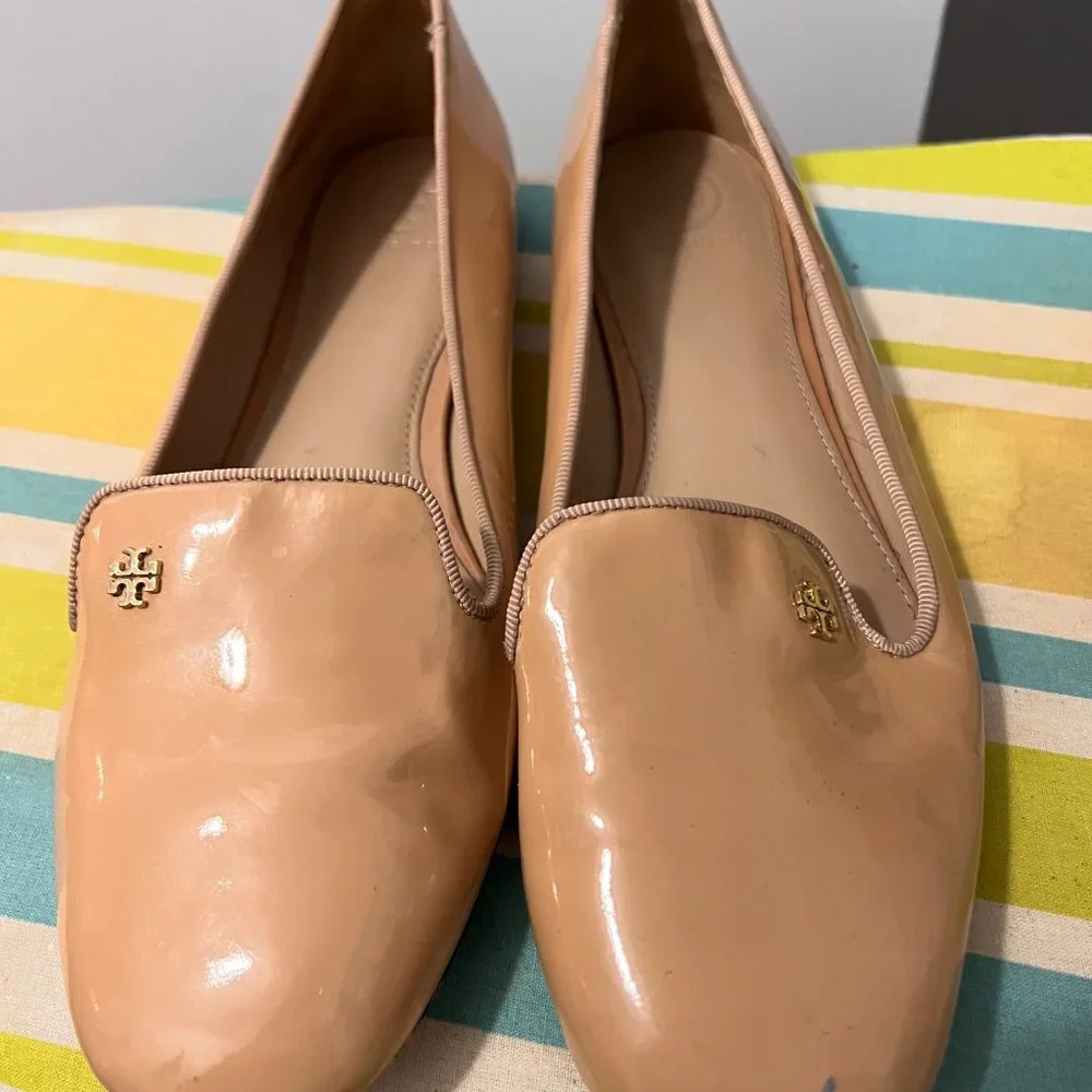 Tory Burch size 8.5 Samantha smoking patent leather tan loafer